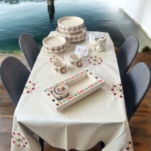 Tablecloth Set with Moroccan Trays مفرش طاولة مع صوانٍ مغربية